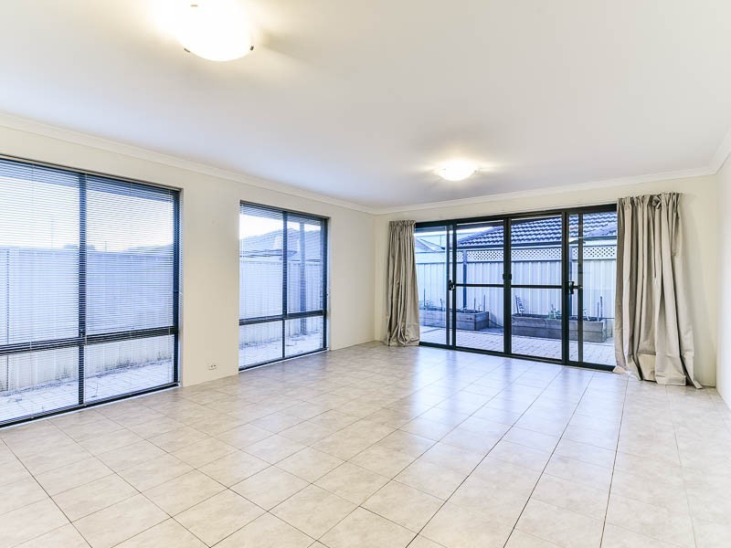 49 Balaka Way, Queens Park WA 6107