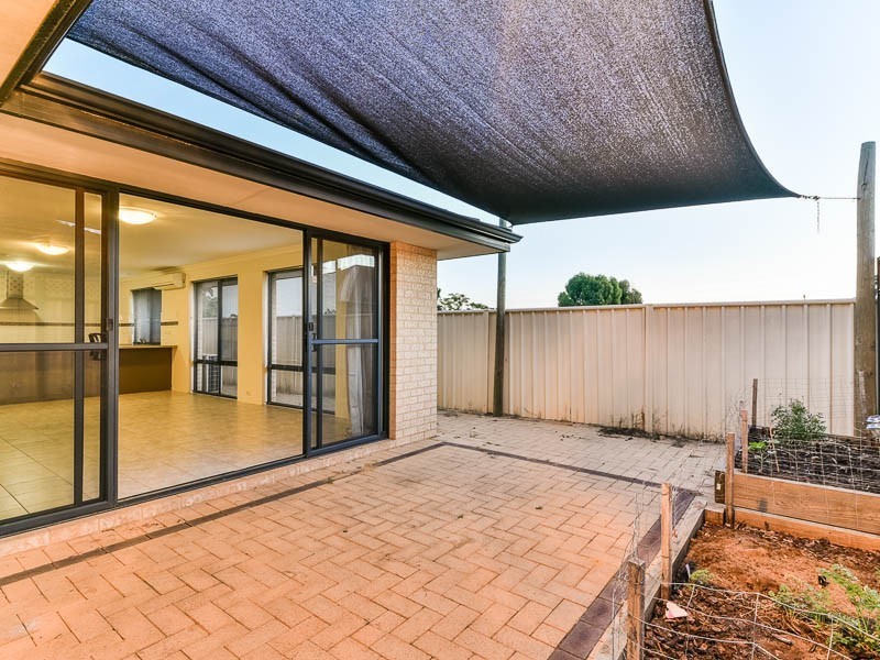 49 Balaka Way, Queens Park WA 6107