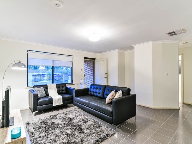 2/14 Stephen Street, Queens Park WA 6107