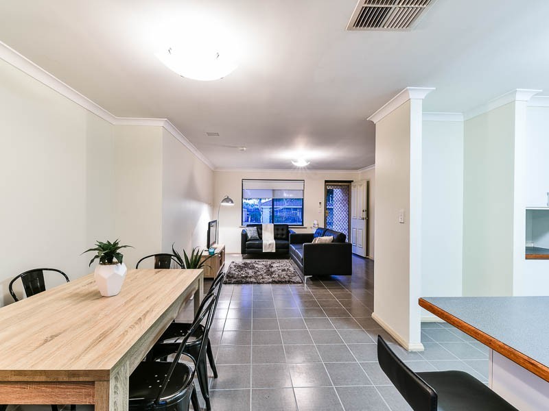 2/14 Stephen Street, Queens Park WA 6107