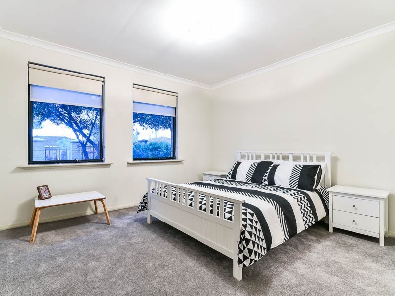 2/14 Stephen Street, Queens Park WA 6107