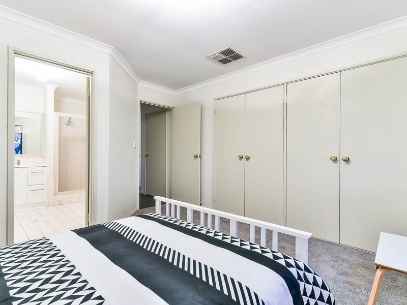 2/14 Stephen Street, Queens Park WA 6107