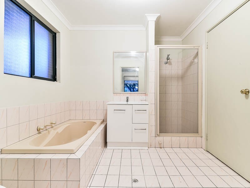 2/14 Stephen Street, Queens Park WA 6107