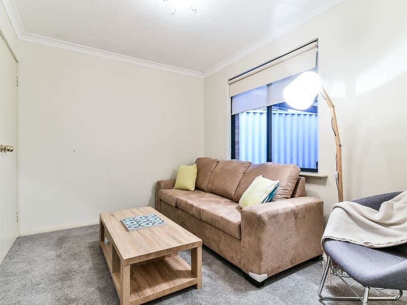 2/14 Stephen Street, Queens Park WA 6107