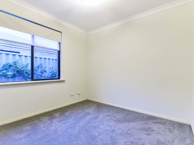 2/14 Stephen Street, Queens Park WA 6107