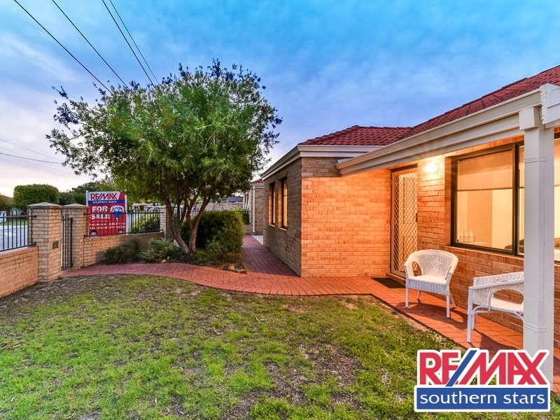 2/14 Stephen Street, Queens Park WA 6107