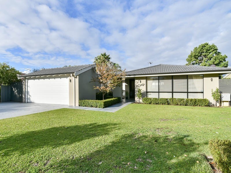 10 Hartfield Crescent, Leeming WA 6149