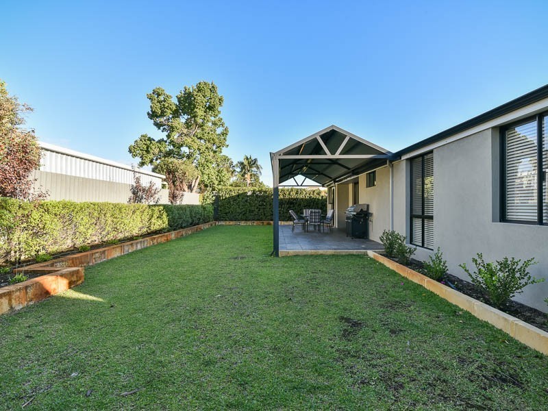 10 Hartfield Crescent, Leeming WA 6149