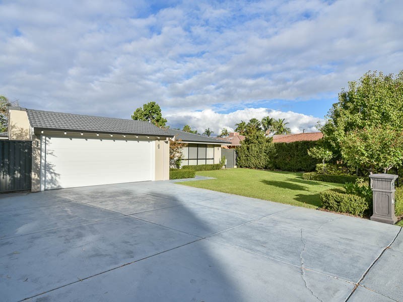 10 Hartfield Crescent, Leeming WA 6149