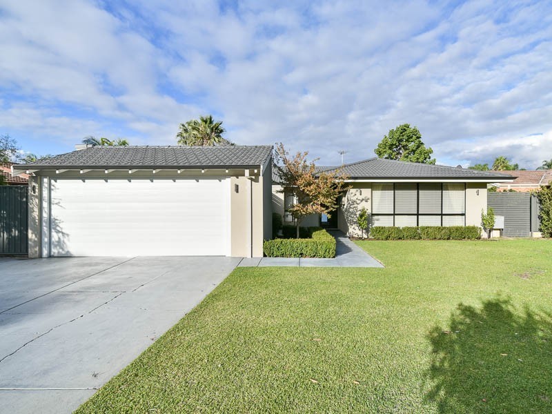 10 Hartfield Crescent, Leeming WA 6149