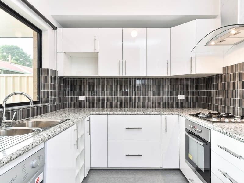 31b Hartfield, Queens Park WA 6107