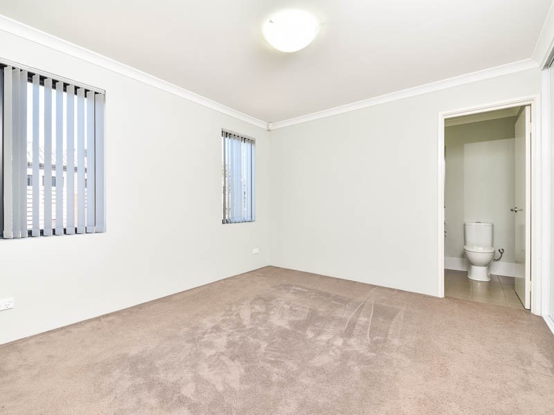 3/330 Wharf Street, Queens Park WA 6107