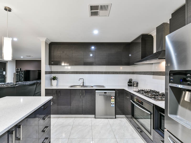 1 Reginald Street, Queens Park WA 6107