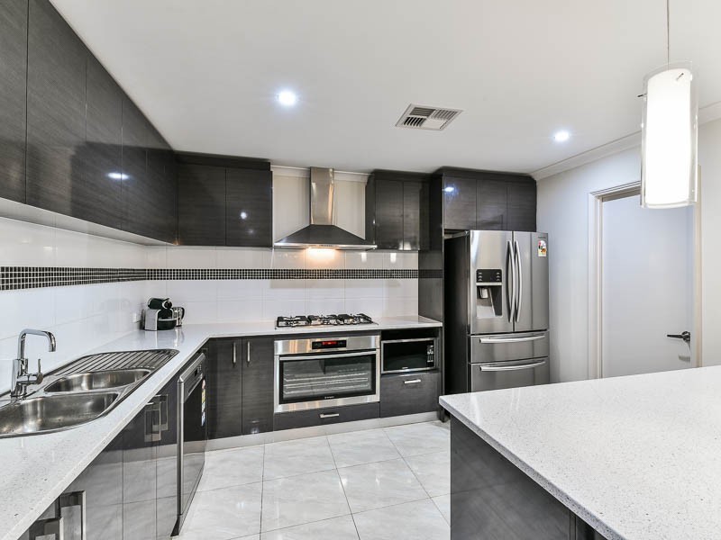 1 Reginald Street, Queens Park WA 6107