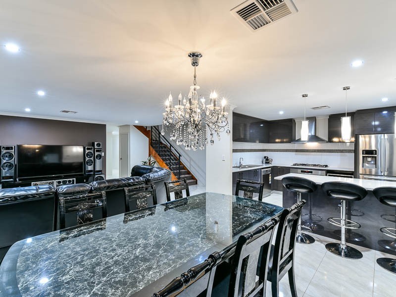 1 Reginald Street, Queens Park WA 6107