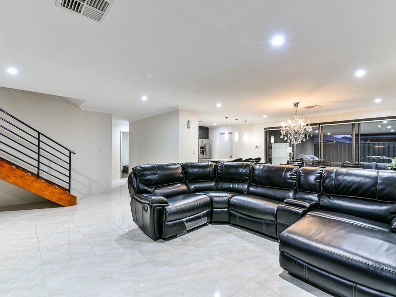 1 Reginald Street, Queens Park WA 6107