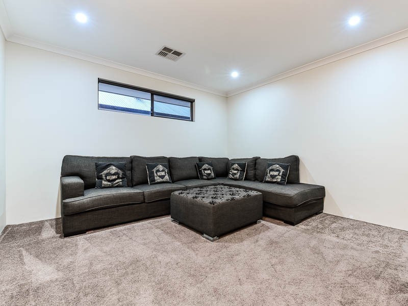 1 Reginald Street, Queens Park WA 6107