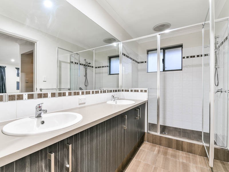 1 Reginald Street, Queens Park WA 6107