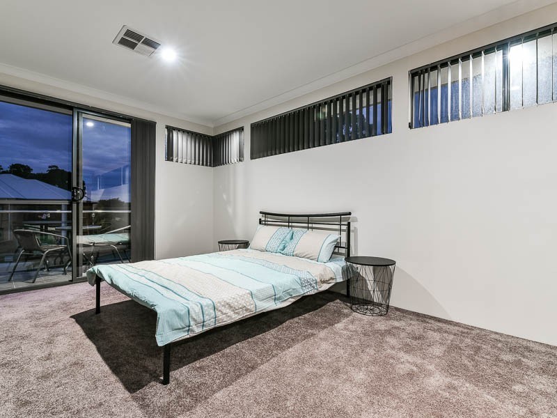 1 Reginald Street, Queens Park WA 6107