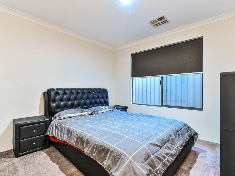 1 Reginald Street, Queens Park WA 6107