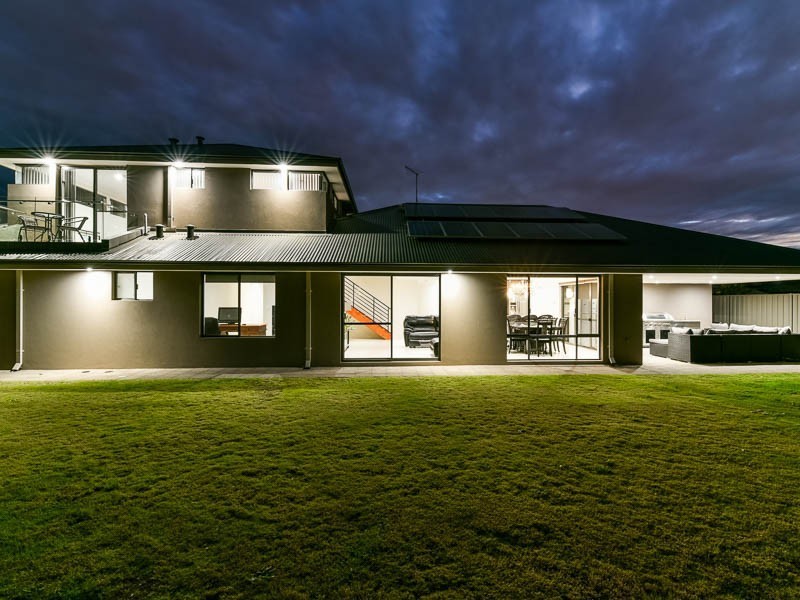 1 Reginald Street, Queens Park WA 6107