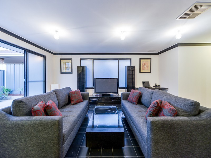 15 Gianatti Ramble, East Cannington WA 6107