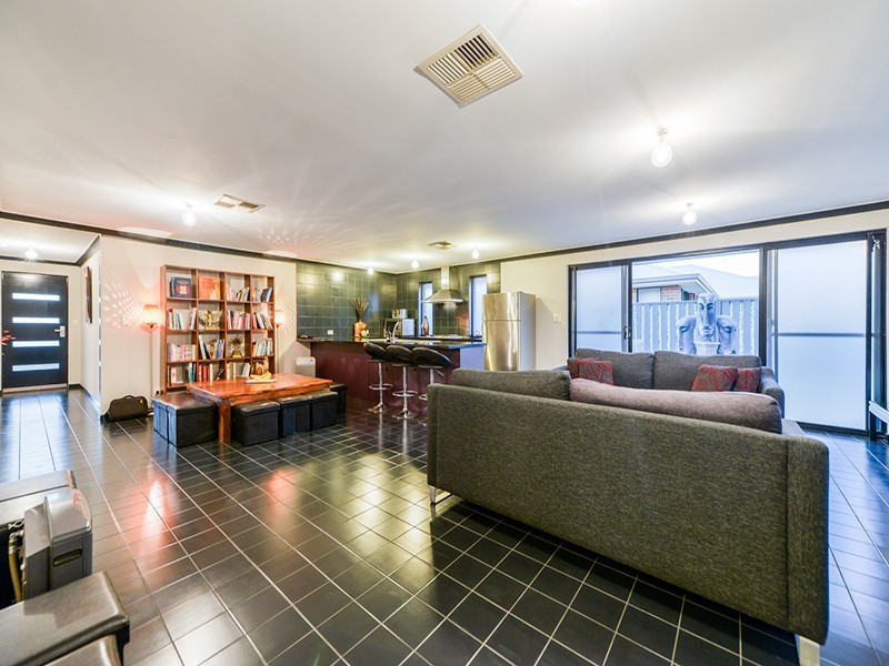 15 Gianatti Ramble, East Cannington WA 6107