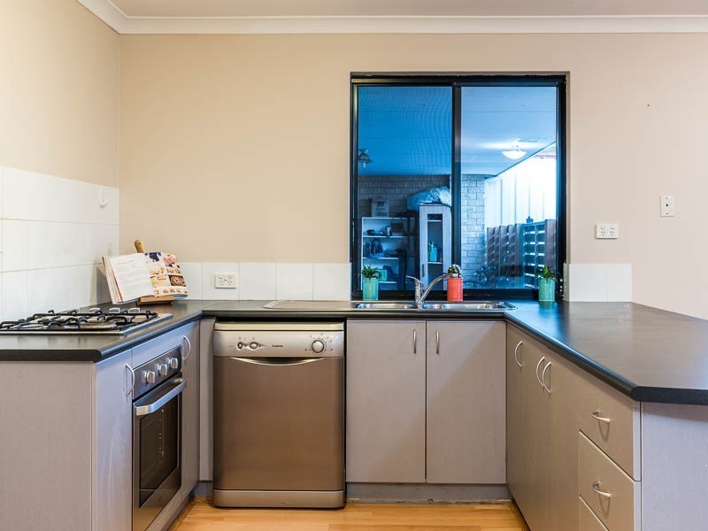 59b Cross Street, Queens Park WA 6107