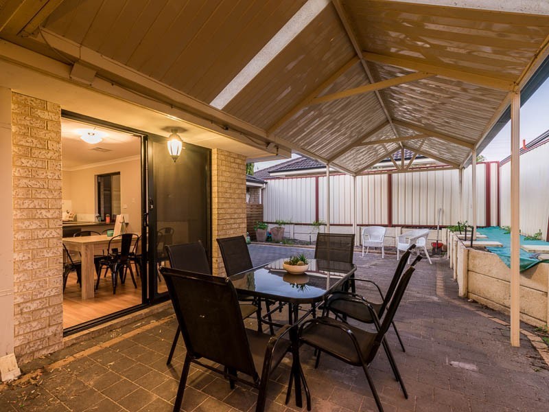 59b Cross Street, Queens Park WA 6107