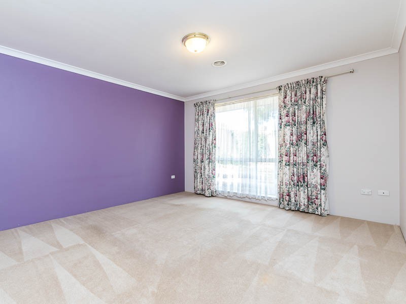 20 Derwent Crescent, Success WA 6164