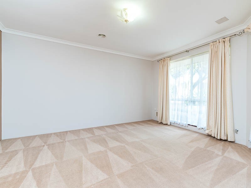 20 Derwent Crescent, Success WA 6164