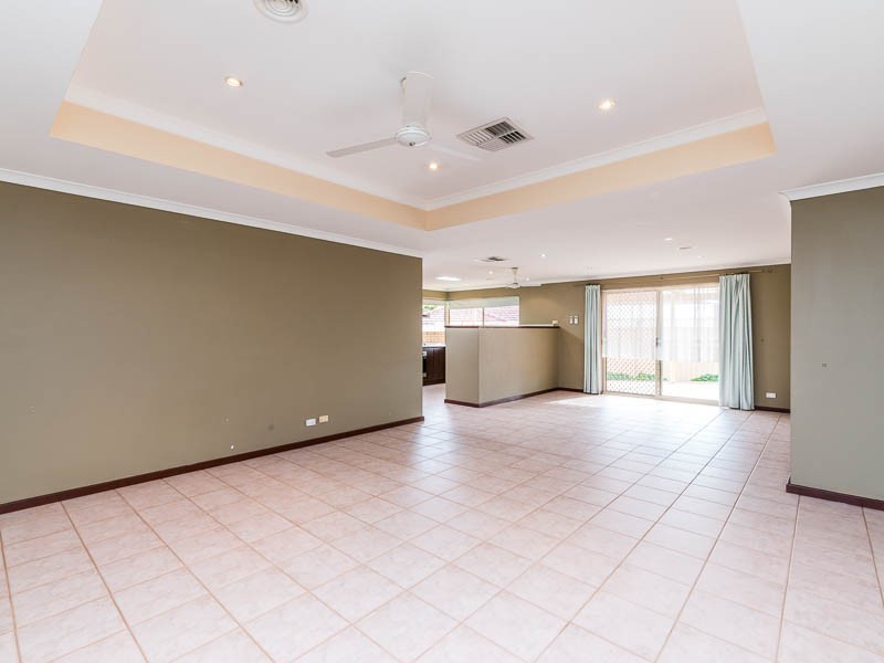 20 Derwent Crescent, Success WA 6164