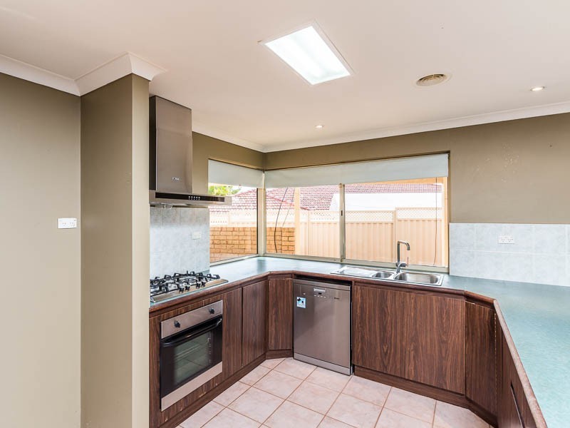 20 Derwent Crescent, Success WA 6164
