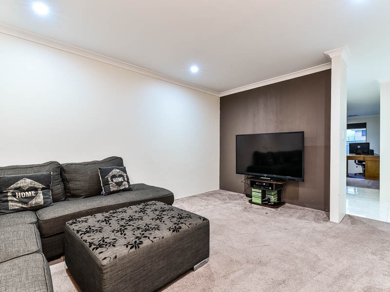 1 Reginald Street, Queens Park WA 6107