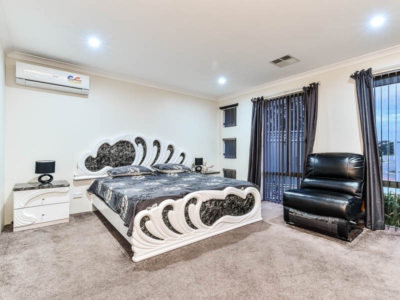 1 Reginald Street, Queens Park WA 6107