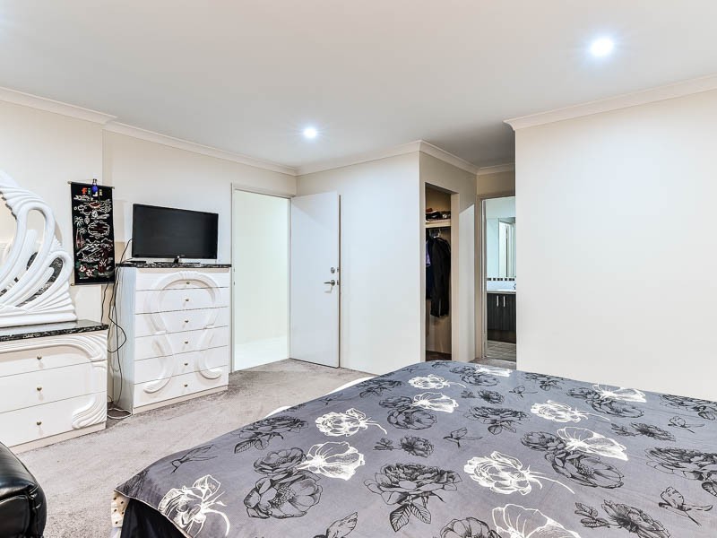 1 Reginald Street, Queens Park WA 6107