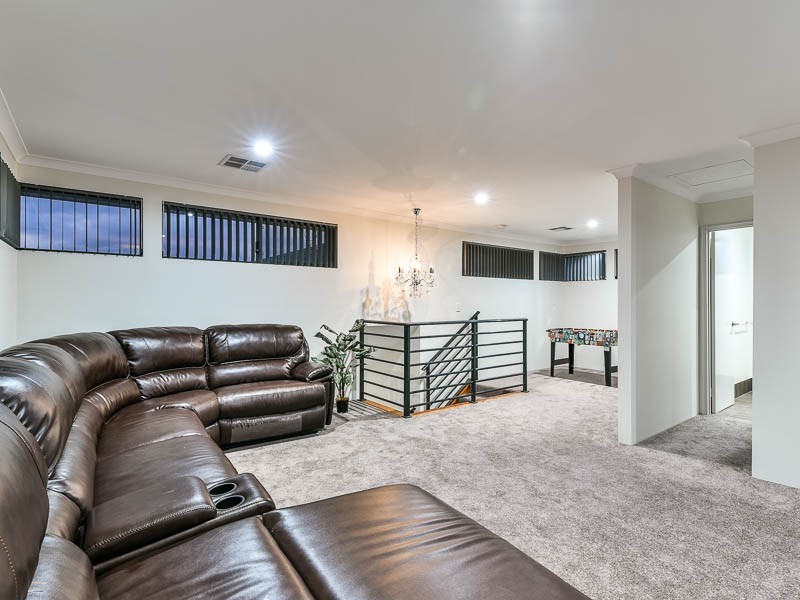 1 Reginald Street, Queens Park WA 6107