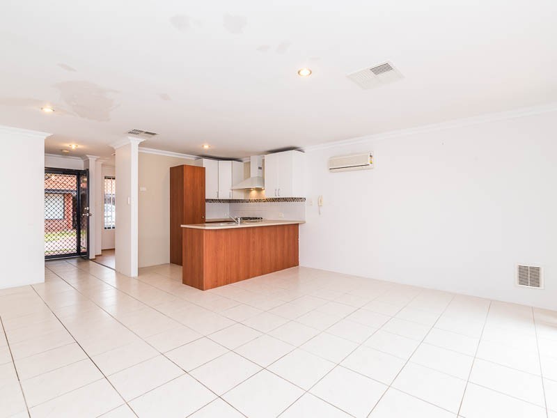 4/147 Sevenoaks Street, Cannington WA 6107