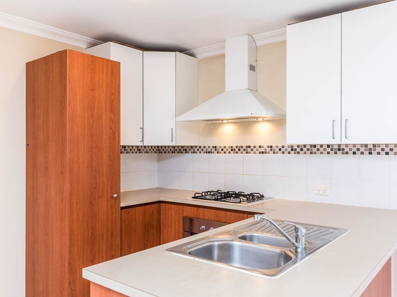 4/147 Sevenoaks Street, Cannington WA 6107