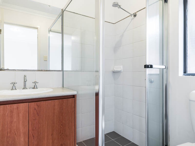 4/147 Sevenoaks Street, Cannington WA 6107