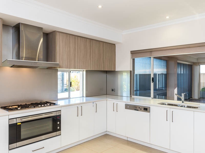 4 Clearwater Drive, Southern River WA 6110