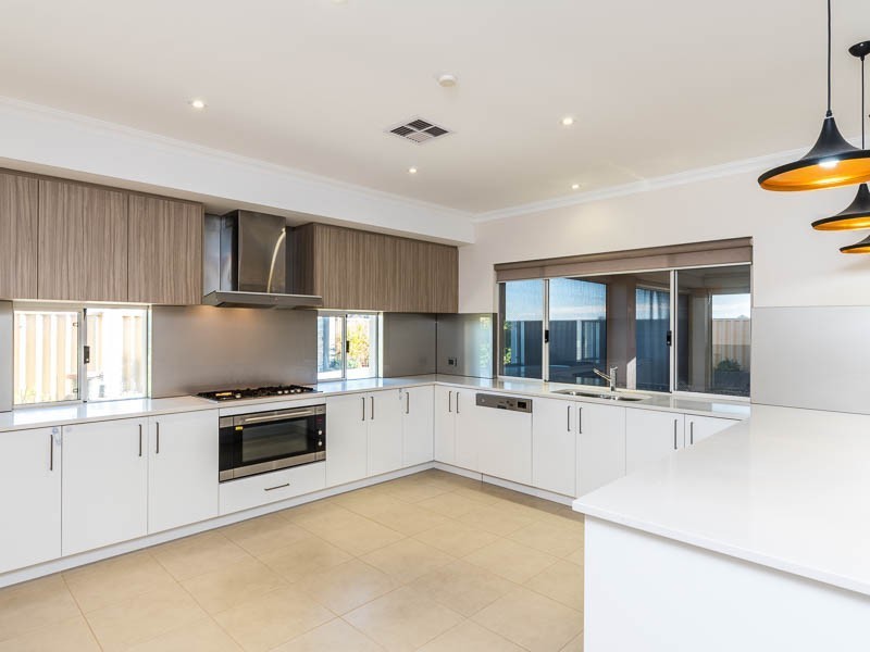 4 Clearwater Drive, Southern River WA 6110