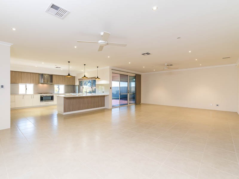 4 Clearwater Drive, Southern River WA 6110