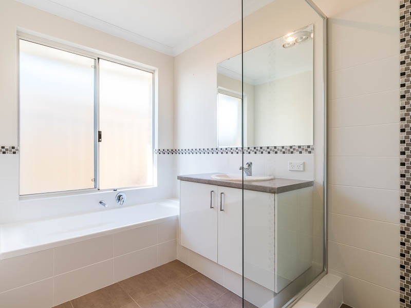 4 Clearwater Drive, Southern River WA 6110