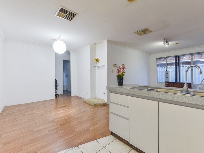 2a Fleming Avenue, Bentley WA 6102