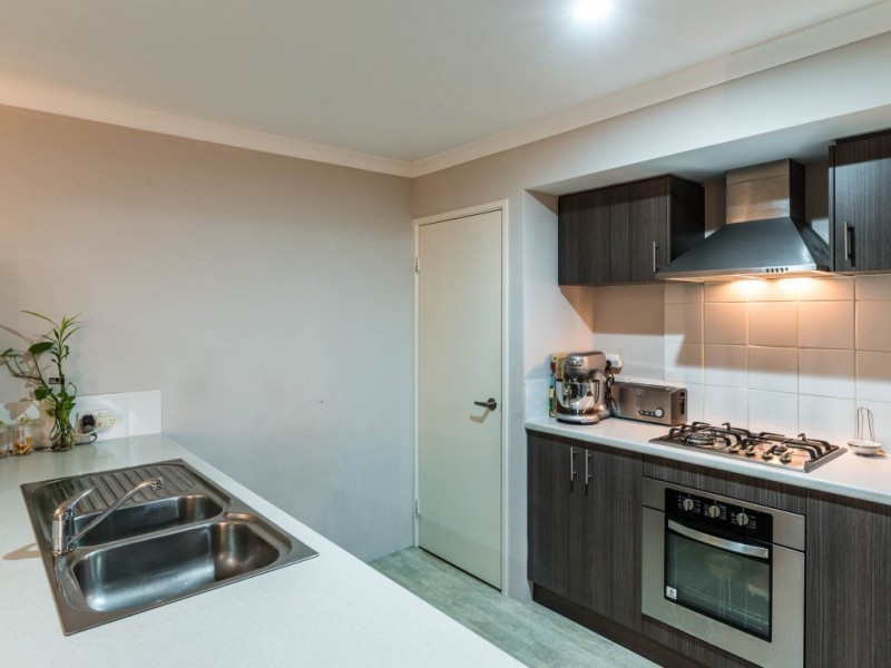 8 Catani Way, Hilbert WA 6112