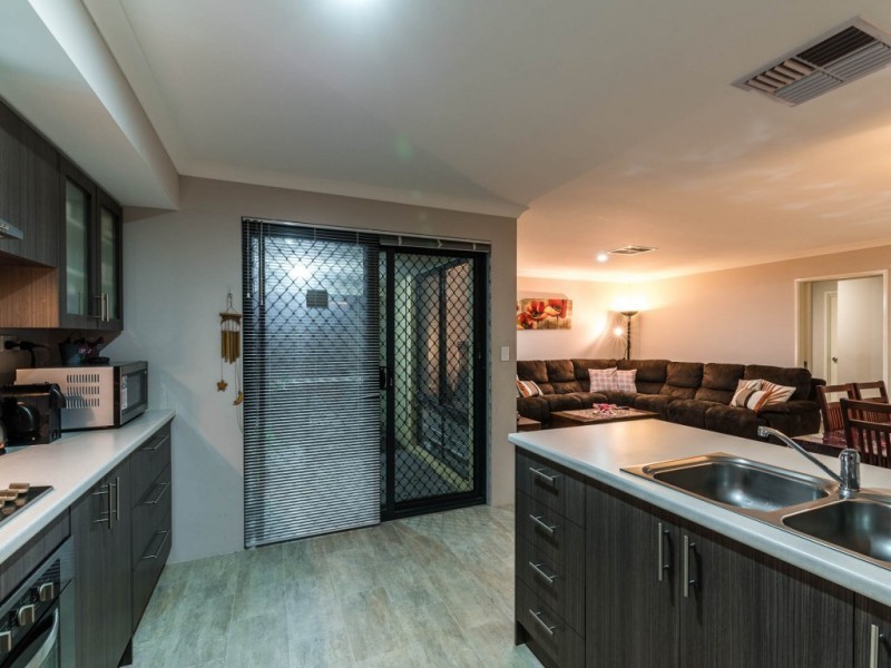 8 Catani Way, Hilbert WA 6112