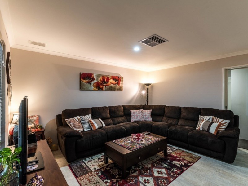 8 Catani Way, Hilbert WA 6112