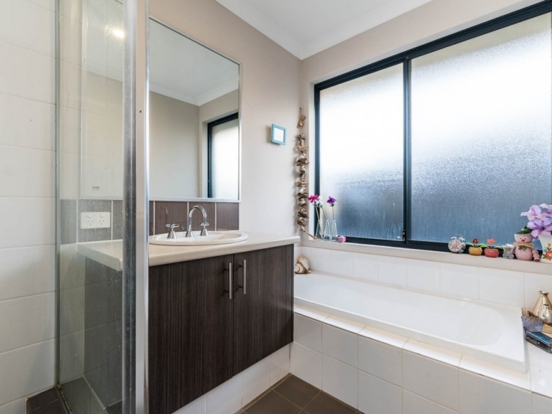 8 Catani Way, Hilbert WA 6112