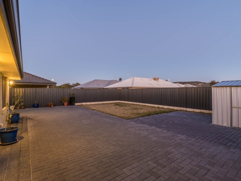 8 Catani Way, Hilbert WA 6112